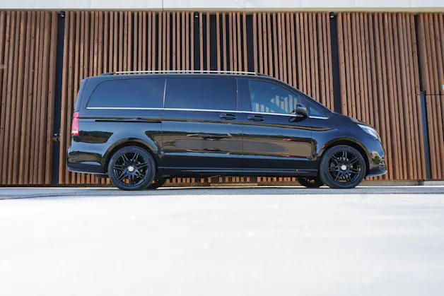 MERCEDES-BENZ V 250 d AVANTGARDE AMG LINE BLACK LANG 4MATIC 7G-TRONIC l 190 PS