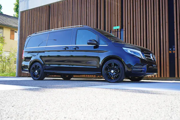 MERCEDES-BENZ V 250 d AVANTGARDE AMG LINE BLACK LANG 4MATIC 7G-TRONIC l 190 PS