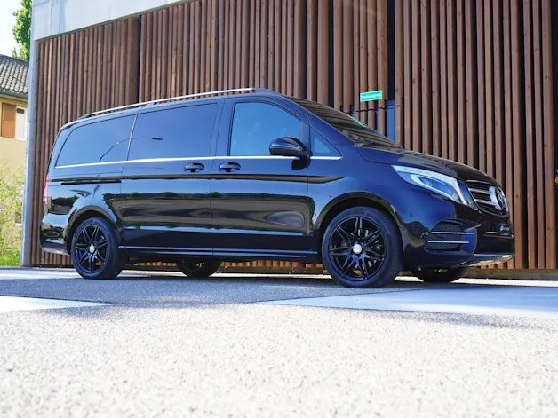 MERCEDES-BENZ V 250 d AVANTGARDE AMG LINE BLACK LANG 4MATIC 7G-TRONIC l 190 PS