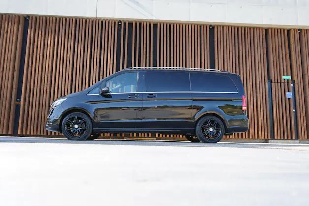 MERCEDES-BENZ V 250 d AVANTGARDE AMG LINE BLACK LANG 4MATIC 7G-TRONIC l 190 PS