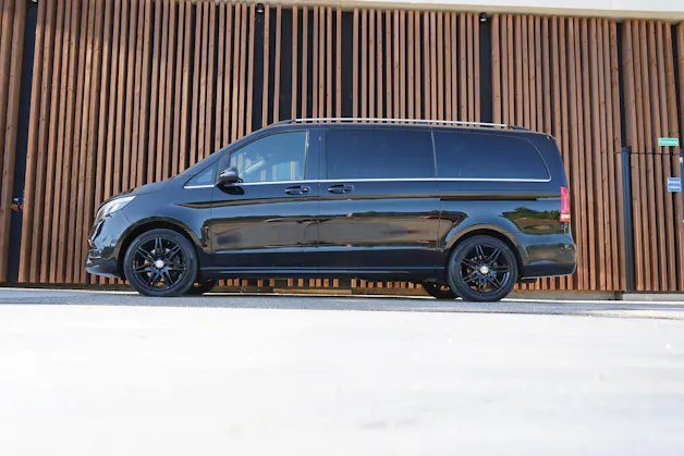 MERCEDES-BENZ V 250 d AVANTGARDE AMG LINE BLACK LANG 4MATIC 7G-TRONIC l 190 PS