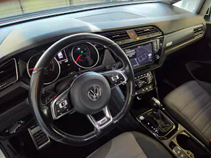 VW Touran 2.0 TDI R-Line DSG 7-Plätzer