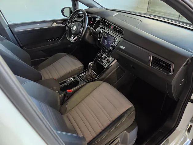 VW Touran 2.0 TDI R-Line DSG 7-Plätzer