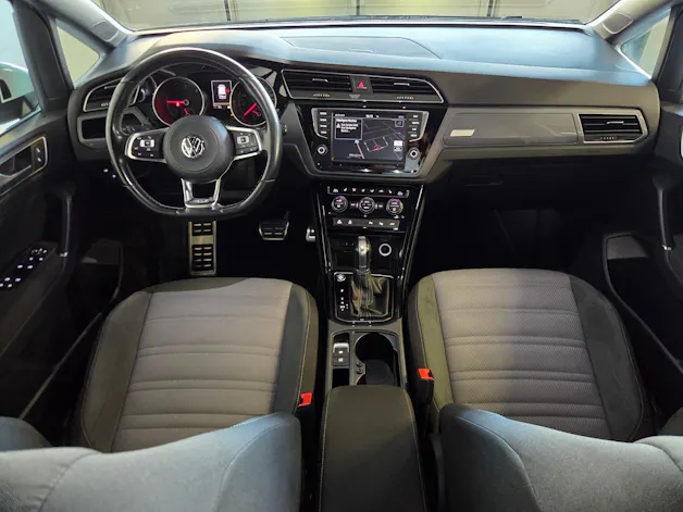 VW Touran 2.0 TDI R-Line DSG 7-Plätzer