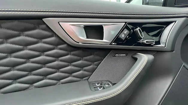 Jaguar F-TYPE CONVERTIBLE R 5.0 V8 PROJECT 7 AWD l 575 PS