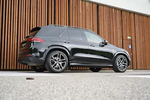 MERCEDES-BENZ GLE 53 AMG 4MATIC+ BLACK 9G-SPEEDSHIFT l 435 PS