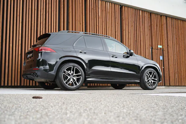 MERCEDES-BENZ GLE 53 AMG 4MATIC+ BLACK 9G-SPEEDSHIFT l 435 PS