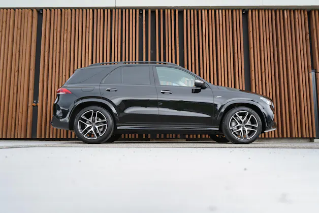 MERCEDES-BENZ GLE 53 AMG 4MATIC+ BLACK 9G-SPEEDSHIFT l 435 PS