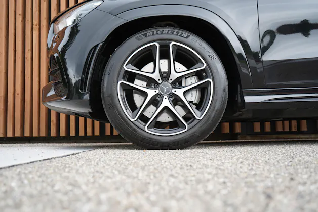 MERCEDES-BENZ GLE 53 AMG 4MATIC+ BLACK 9G-SPEEDSHIFT l 435 PS