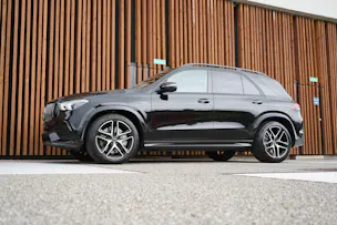 MERCEDES-BENZ GLE 53 AMG 4MATIC+ BLACK 9G-SPEEDSHIFT l 435 PS