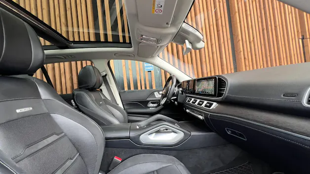 MERCEDES-BENZ GLE 53 AMG 4MATIC+ BLACK 9G-SPEEDSHIFT l 435 PS