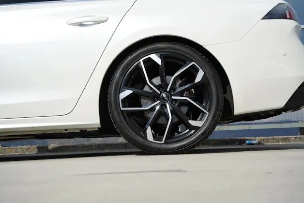 PEUGEOT 508 SW 1.2 PURE TECH ALLURE EAT8 l 130 PS