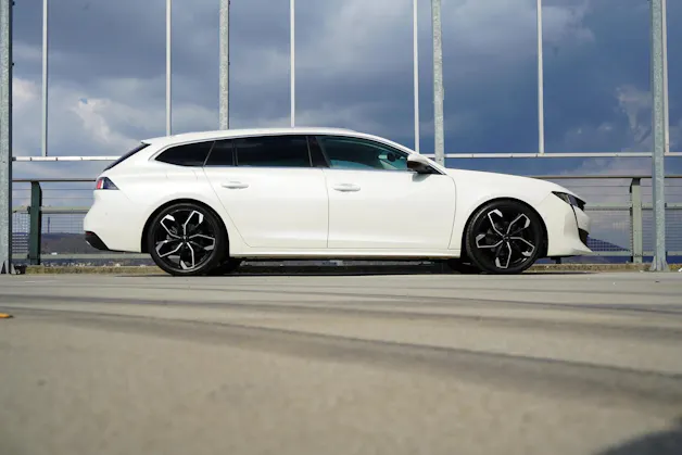 PEUGEOT 508 SW 1.2 PURE TECH ALLURE EAT8 l 130 PS