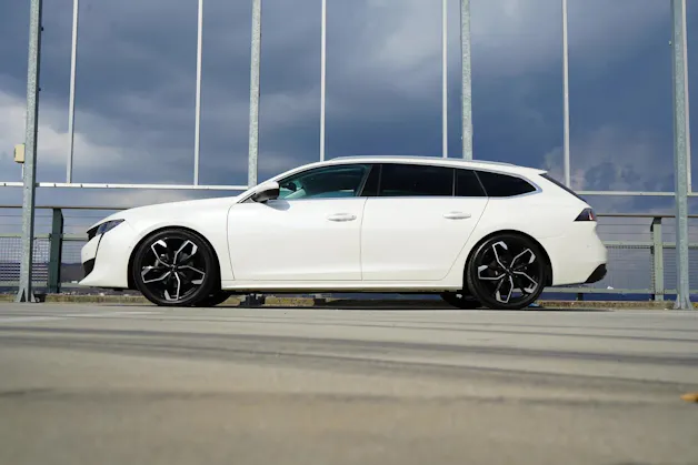 PEUGEOT 508 SW 1.2 PURE TECH ALLURE EAT8 l 130 PS