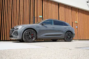 AUDI Q8 55 E-TRON S LINE BLACK EDITION QUATTRO l 408 PS
