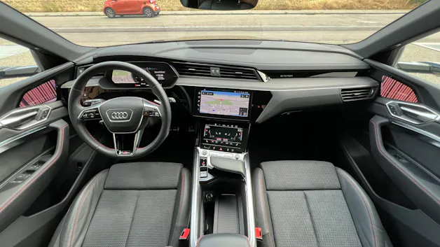 AUDI Q8 55 E-TRON S LINE BLACK EDITION QUATTRO l 408 PS