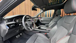 AUDI Q8 55 E-TRON S LINE BLACK EDITION QUATTRO l 408 PS