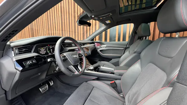 AUDI Q8 55 E-TRON S LINE BLACK EDITION QUATTRO l 408 PS