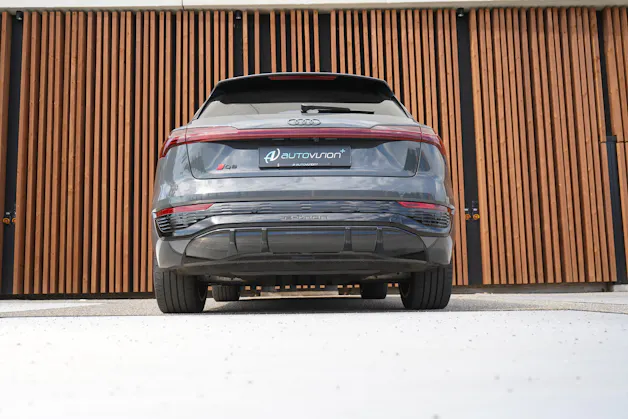 AUDI Q8 55 E-TRON S LINE BLACK EDITION QUATTRO l 408 PS