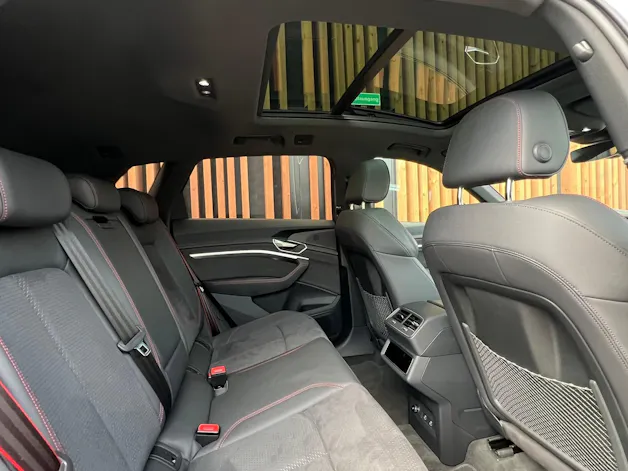 AUDI Q8 55 E-TRON S LINE BLACK EDITION QUATTRO l 408 PS