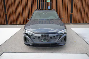 AUDI Q8 55 E-TRON S LINE BLACK EDITION QUATTRO l 408 PS