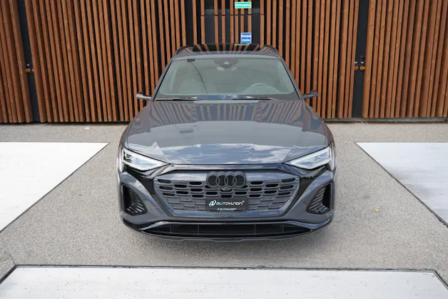 AUDI Q8 55 E-TRON S LINE BLACK EDITION QUATTRO l 408 PS