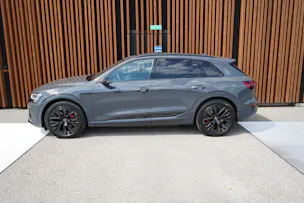 AUDI Q8 55 E-TRON S LINE BLACK EDITION QUATTRO l 408 PS
