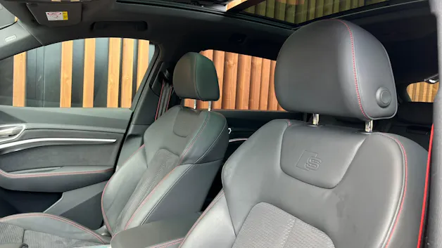 AUDI Q8 55 E-TRON S LINE BLACK EDITION QUATTRO l 408 PS