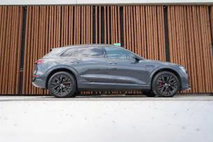 AUDI Q8 55 E-TRON S LINE BLACK EDITION QUATTRO l 408 PS