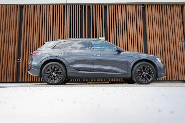 AUDI Q8 55 E-TRON S LINE BLACK EDITION QUATTRO l 408 PS