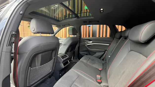 AUDI Q8 55 E-TRON S LINE BLACK EDITION QUATTRO l 408 PS