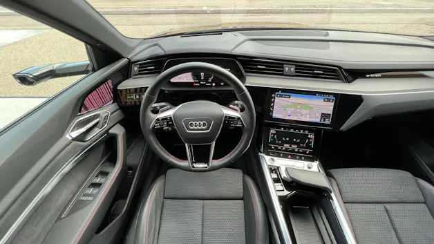 AUDI Q8 55 E-TRON S LINE BLACK EDITION QUATTRO l 408 PS