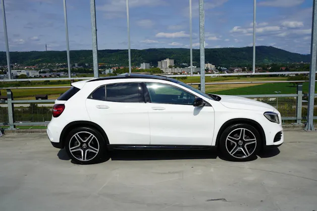 MERCEDES-BENZ GLA 250 AMG LINE NIGHT 4MATIC 7G-DCT l 211 PS