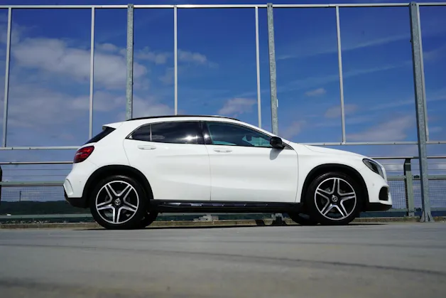 MERCEDES-BENZ GLA 250 AMG LINE NIGHT 4MATIC 7G-DCT l 211 PS