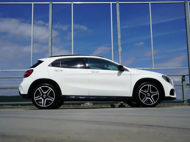 MERCEDES-BENZ GLA 250 AMG LINE NIGHT 4MATIC 7G-DCT l 211 PS