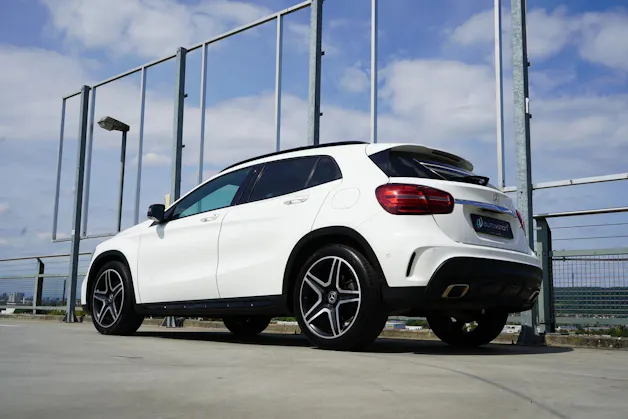 MERCEDES-BENZ GLA 250 AMG LINE NIGHT 4MATIC 7G-DCT l 211 PS