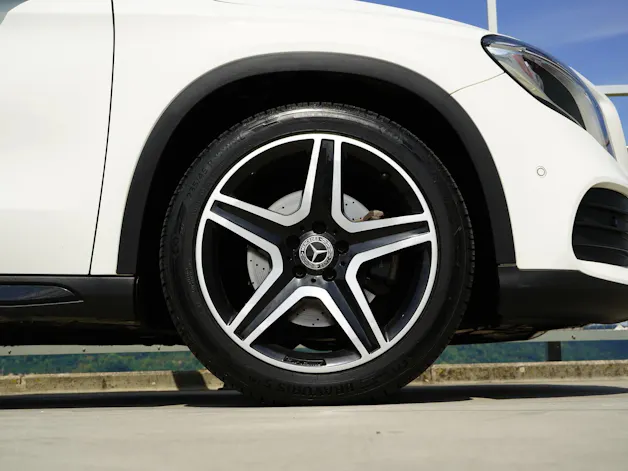 MERCEDES-BENZ GLA 250 AMG LINE NIGHT 4MATIC 7G-DCT l 211 PS