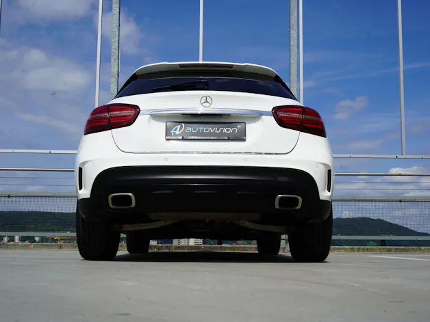 MERCEDES-BENZ GLA 250 AMG LINE NIGHT 4MATIC 7G-DCT l 211 PS
