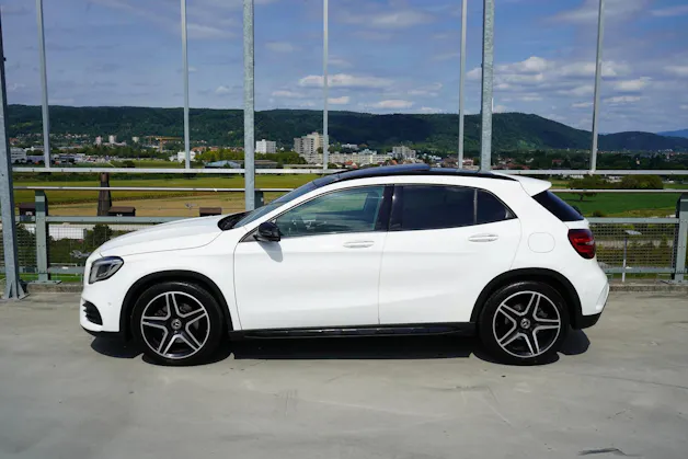 MERCEDES-BENZ GLA 250 AMG LINE NIGHT 4MATIC 7G-DCT l 211 PS