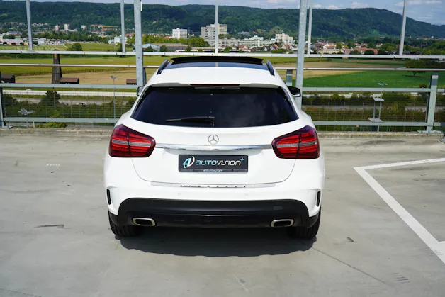 MERCEDES-BENZ GLA 250 AMG LINE NIGHT 4MATIC 7G-DCT l 211 PS