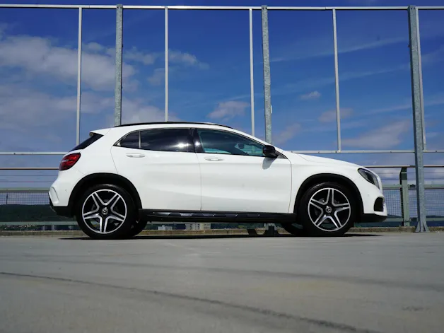 MERCEDES-BENZ GLA 250 AMG LINE NIGHT 4MATIC 7G-DCT l 211 PS