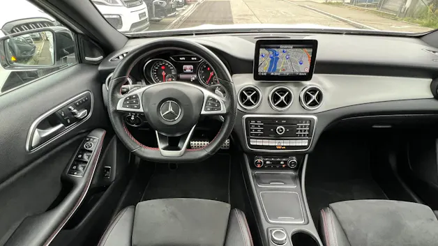 MERCEDES-BENZ GLA 250 AMG LINE NIGHT 4MATIC 7G-DCT l 211 PS
