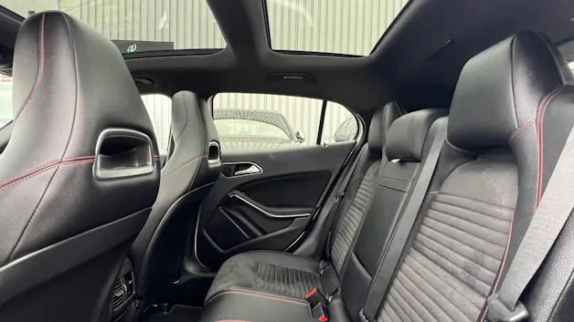 MERCEDES-BENZ GLA 250 AMG LINE NIGHT 4MATIC 7G-DCT l 211 PS