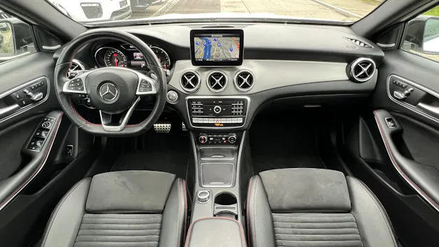 MERCEDES-BENZ GLA 250 AMG LINE NIGHT 4MATIC 7G-DCT l 211 PS