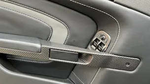 ASTON MARTIN V12 VANTAGE 5.9 S SPORTSHIFT CARBON l 574 PS