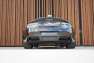 ASTON MARTIN V12 VANTAGE 5.9 S SPORTSHIFT CARBON l 574 PS