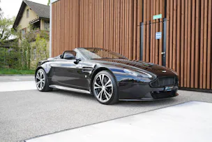 ASTON MARTIN V12 VANTAGE 5.9 S SPORTSHIFT CARBON l 574 PS
