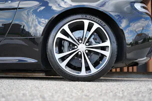 ASTON MARTIN V12 VANTAGE 5.9 S SPORTSHIFT CARBON l 574 PS