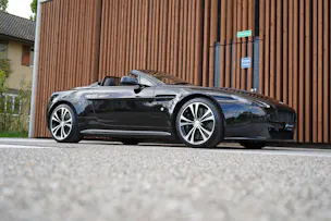 ASTON MARTIN V12 VANTAGE 5.9 S SPORTSHIFT CARBON l 574 PS