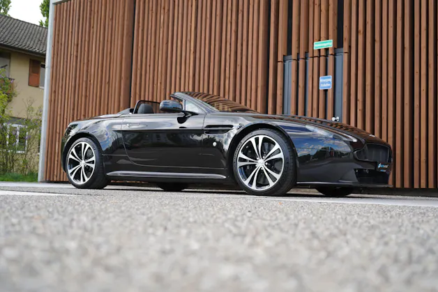 ASTON MARTIN V12 VANTAGE 5.9 S SPORTSHIFT CARBON l 574 PS